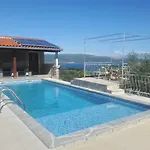 House Maslina 펜션 크르크